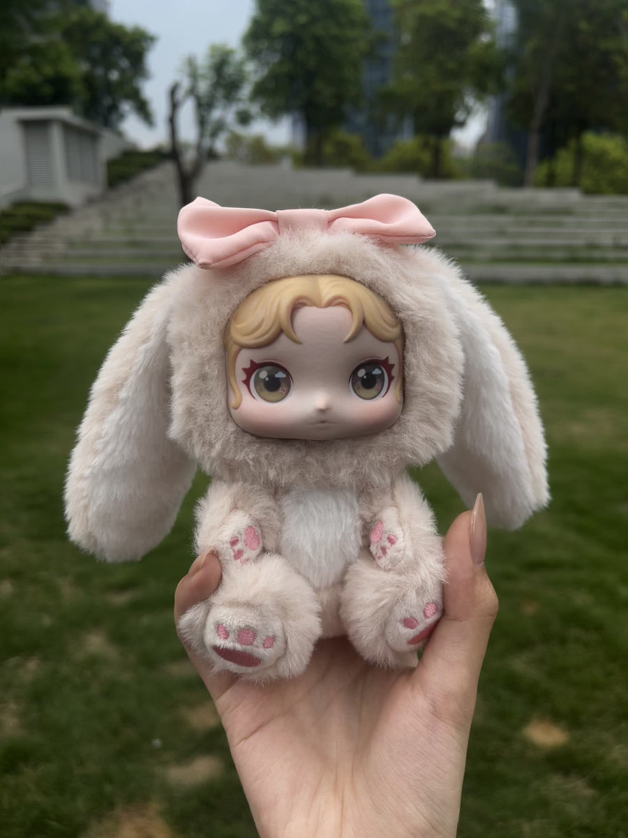 SOFT PLUSH BODY, COLLECTIBLE RESIN FACE